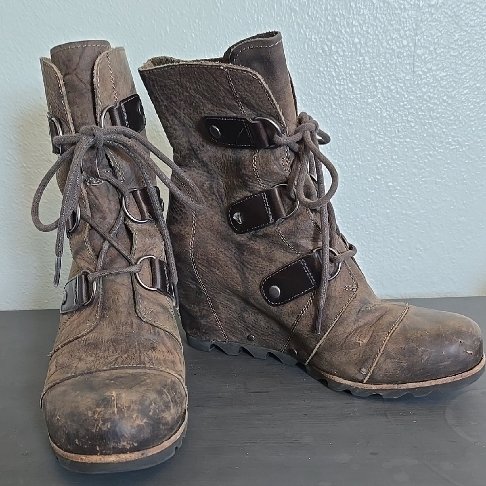 Sorel Joan of Arctic Waterproof Lace Up Oil Leather Wedge Size 9